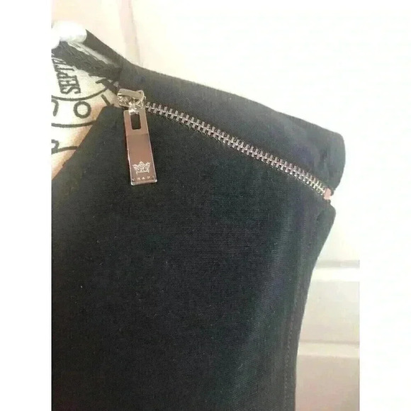 Chaus New York Small Black Peplum Sleeveless Blouse Zipper Shoulder Detail - Picture 2 of 5